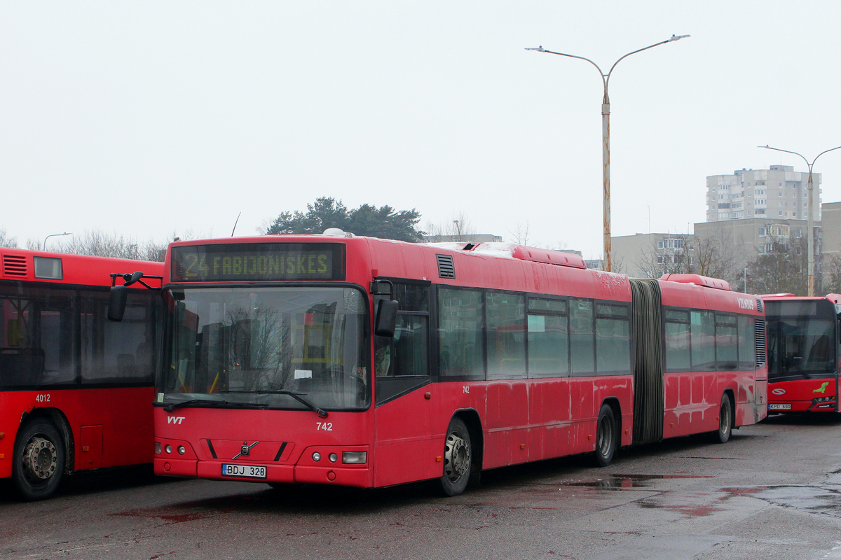 Литва, Volvo 7700A № 742