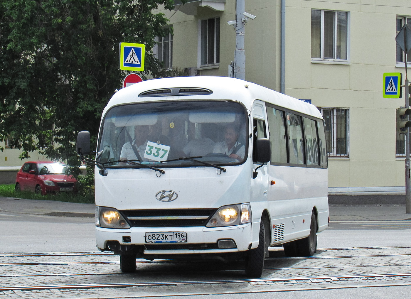 Свердловская область, Hyundai County Kuzbass № О 823 КТ 196