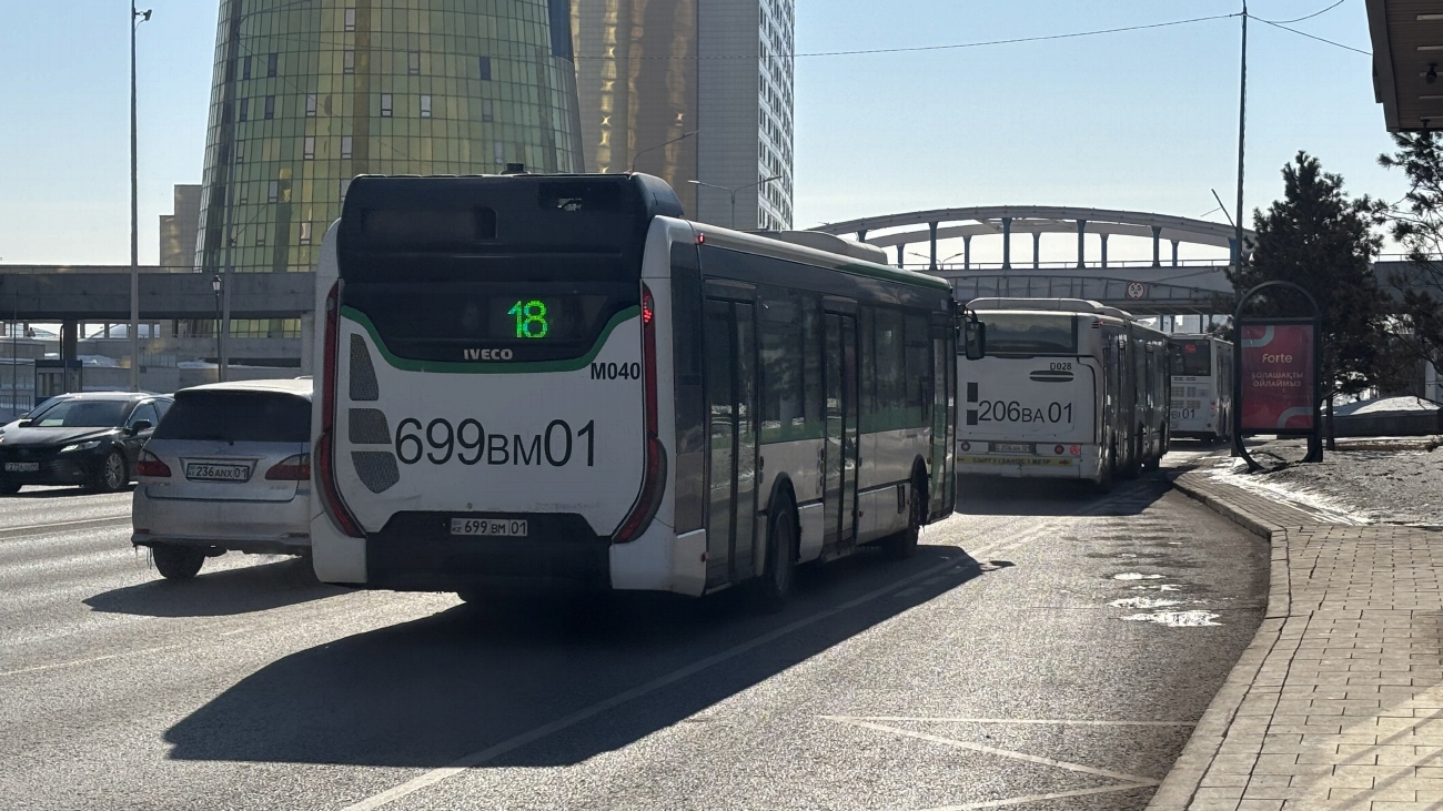 Астана, IVECO Urbanway 12M (СарыаркаАвтоПром) № M040; Астана, Golden Dragon XML6125CR (Hyundai Trans Auto) № C176
