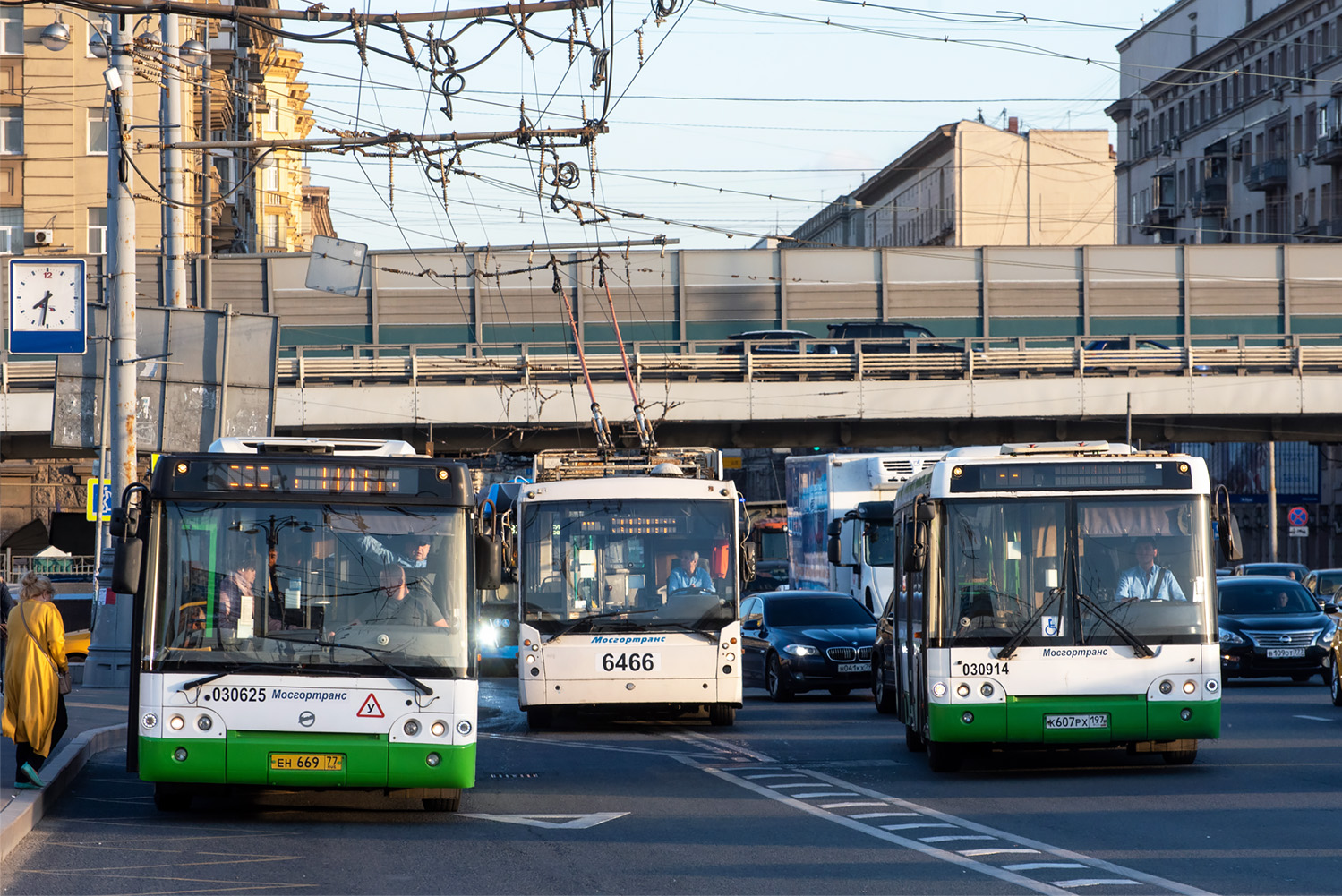 Москва, ЛиАЗ-5292.22-01 № 030625; Москва, ЛиАЗ-5292.21 № 030914