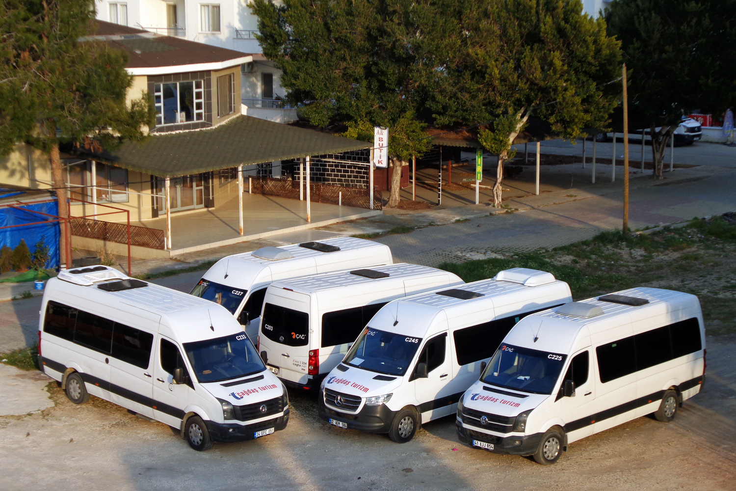 Турция, Volkswagen Crafter № C233; Турция, Volkswagen Crafter № C225