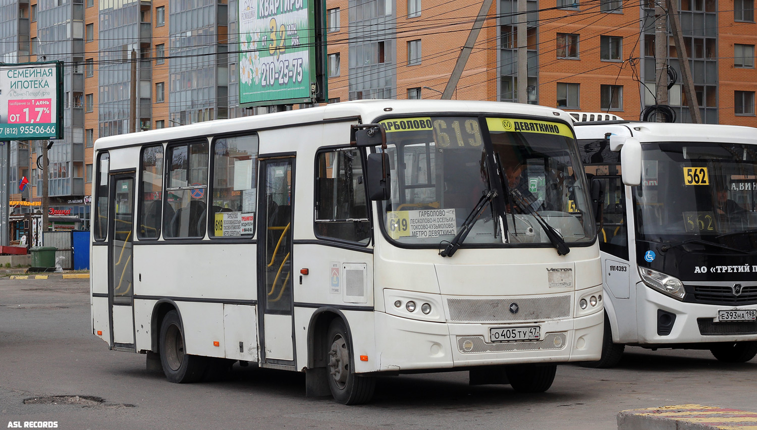Ленинградская область, ПАЗ-320402-05 "Вектор" № О 405 ТУ 47; Санкт-Петербург, ПАЗ-320435-04 "Vector Next" № Е 393 НА 198
