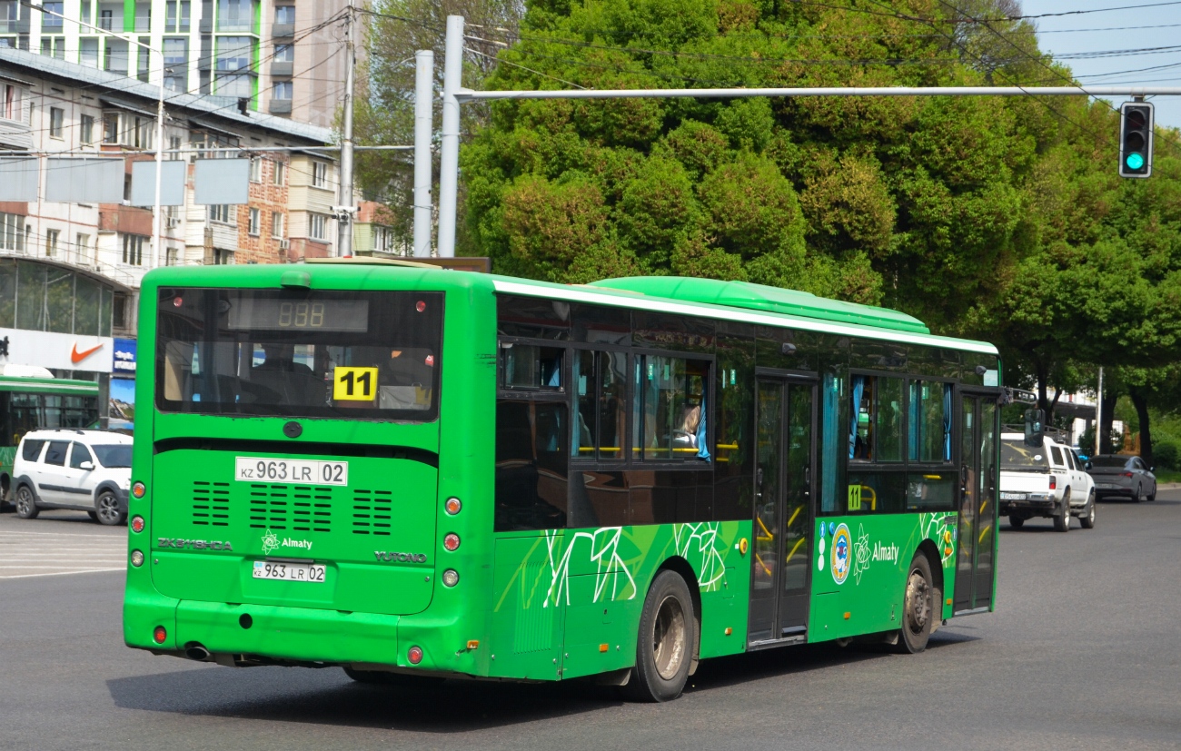 Алматы, Yutong ZK6118HGA № 963 LR 02