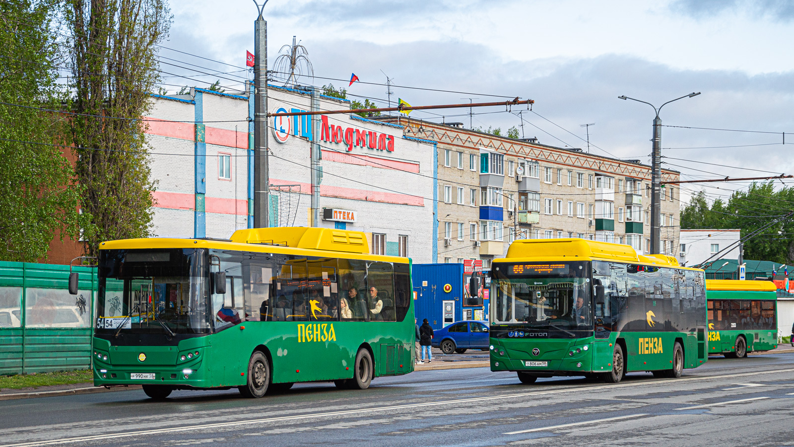 Пензенская область, КАвЗ-4270-70 № Р 990 НК 58; Пензенская область, Foton BJ6105C6MCD-1 № Т 806 АМ 58