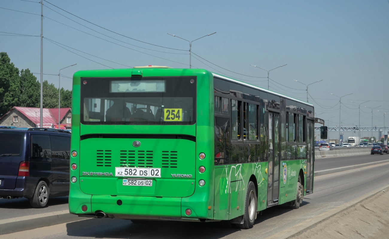 Алматы, Yutong ZK6118HGA № 582 DS 02