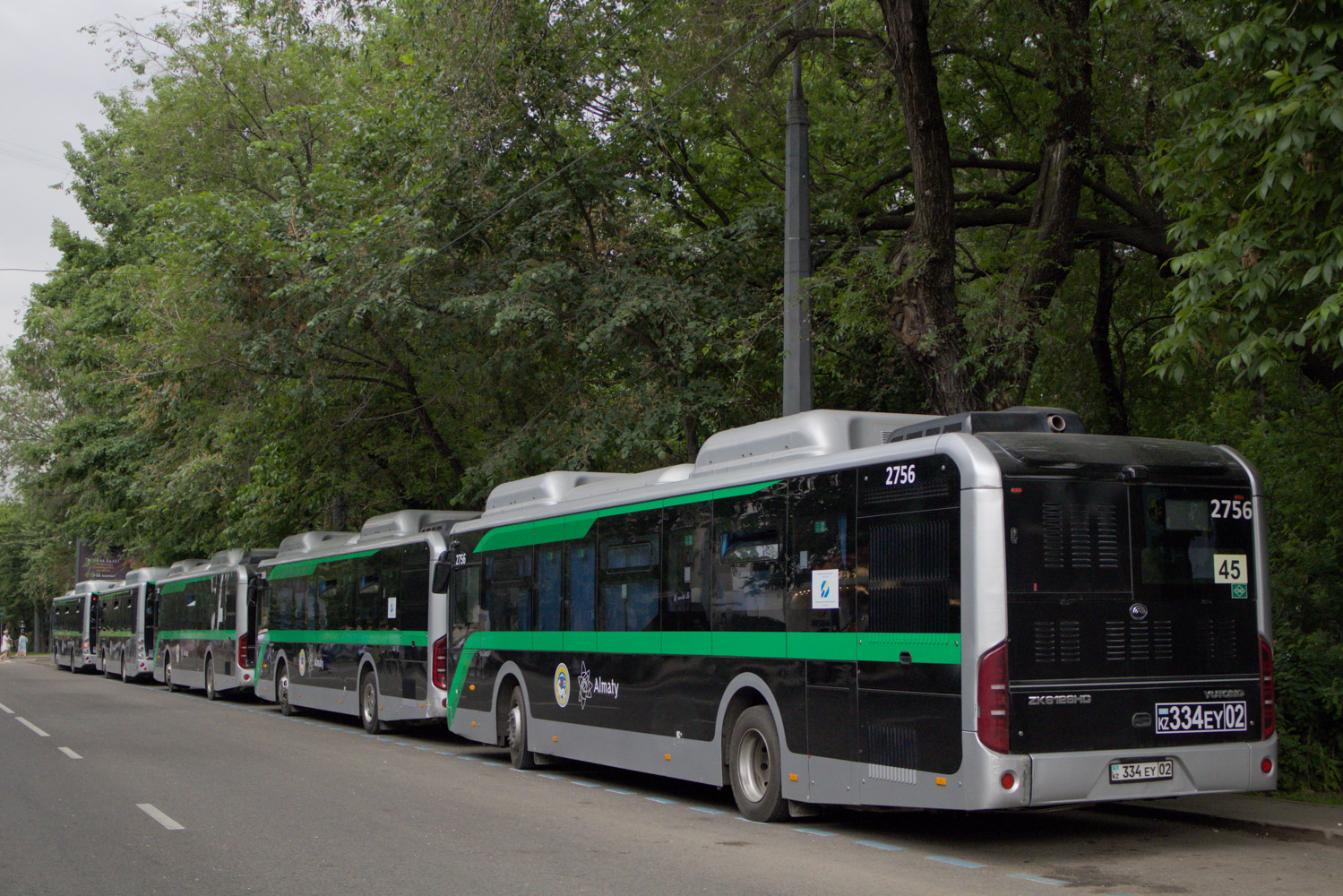 Алматы, Golden Dragon XML6125CN (Hyundai Trans Auto) № 2509; Алматы, Golden Dragon XML6125CN (Hyundai Trans Auto) № 2543; Алматы, Yutong ZK6126HG (QazTehna) № 2838; Алматы, Yutong ZK6126HG (QazTehna) № 2926; Алматы, Yutong ZK6126HG (QazTehna) № 2756