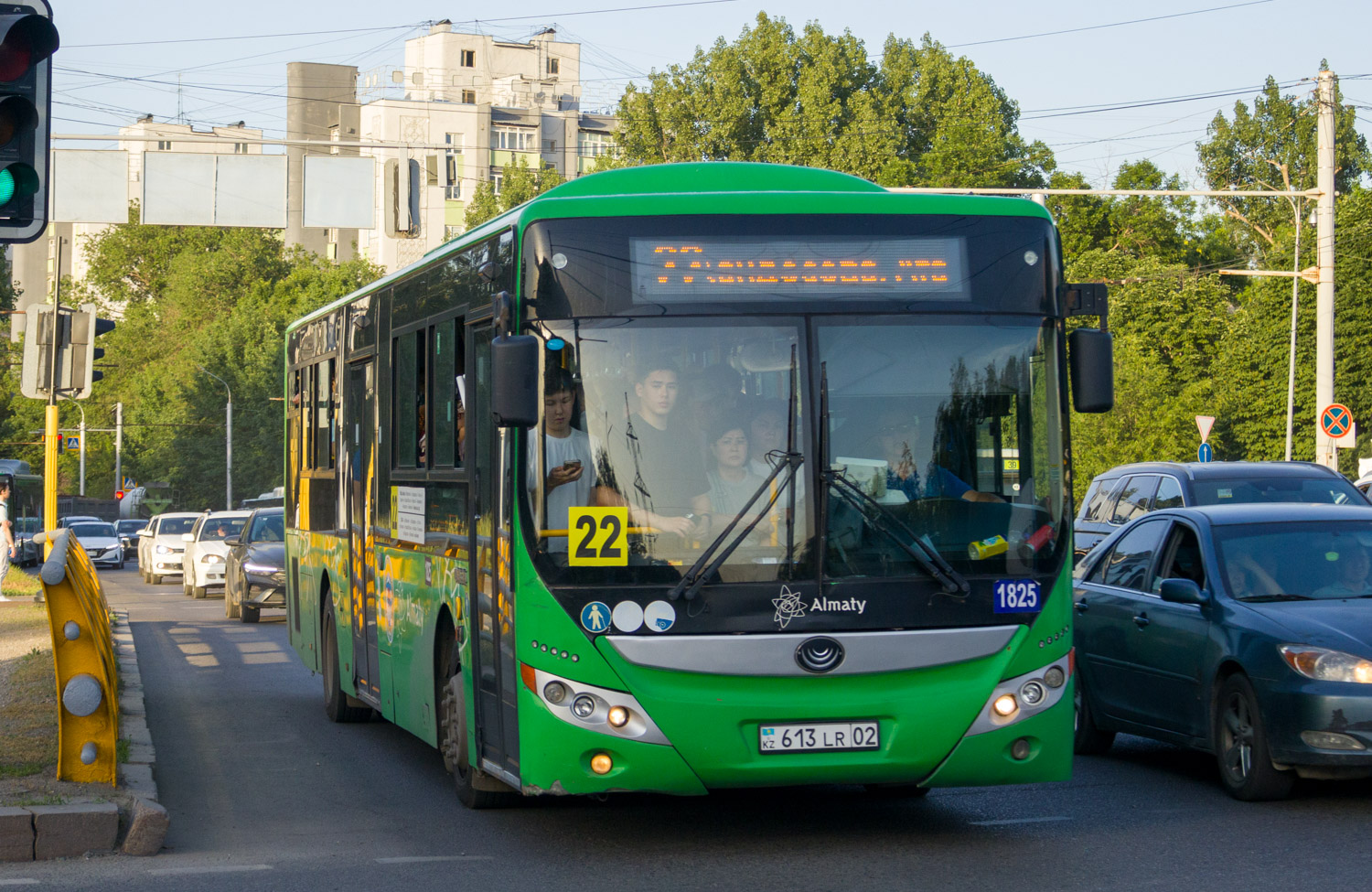 Алматы, Yutong ZK6118HGA № 1825