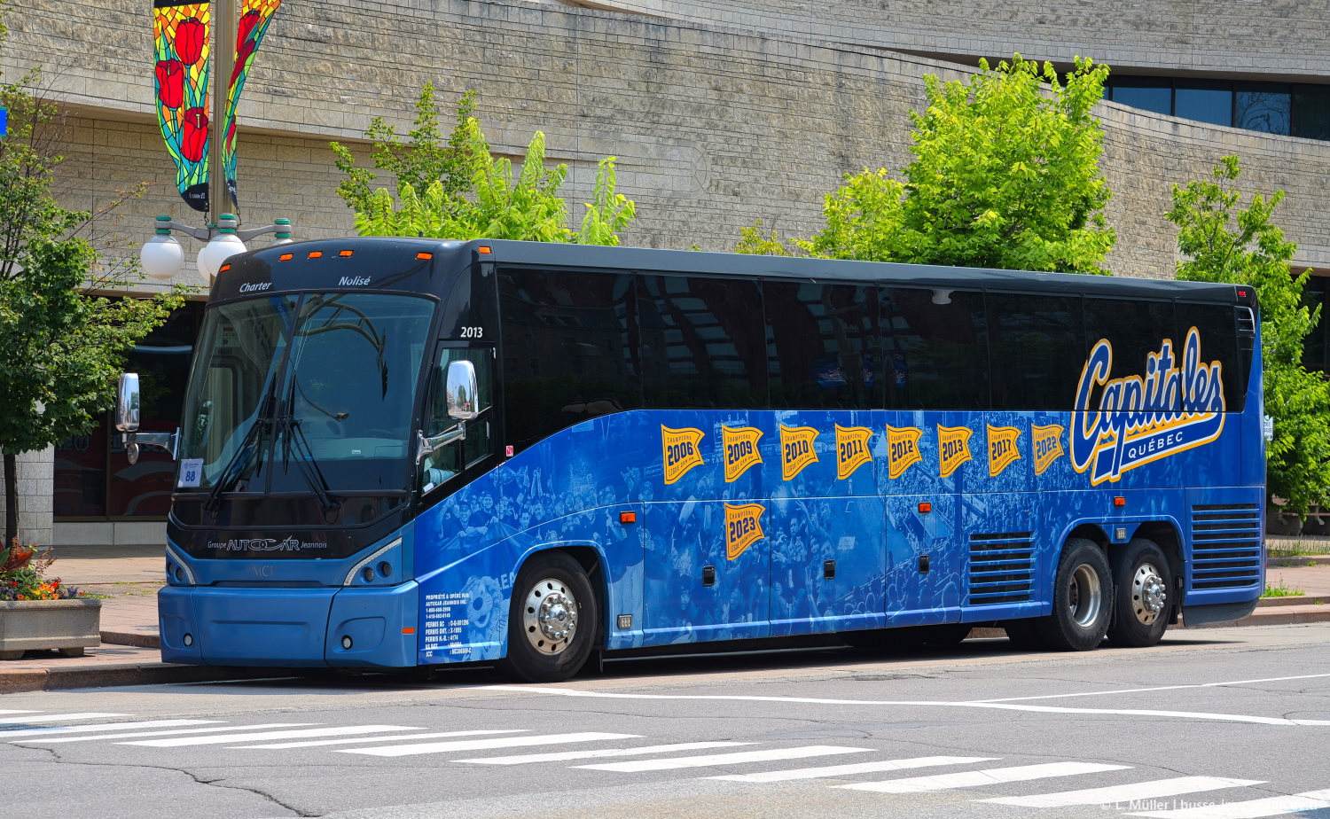 Канада, MCI J4500 № 2013