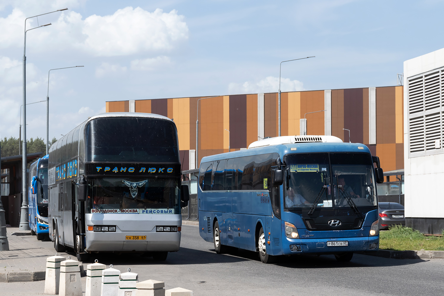 Ростовская область, Neoplan N122/3L Skyliner № СК 358 61; Калужская область, Hyundai Universe Space Luxury № Р 861 СВ 40