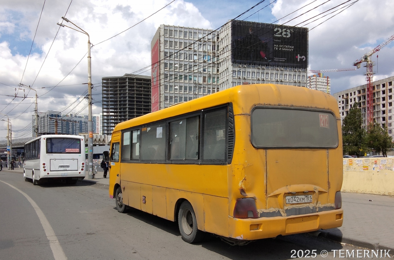 Ростовская область, ПАЗ-320414-14 "Вектор" № Т 816 НУ 761; Ростовская область, Hyundai County LWB C11 (ТагАЗ) № Х 042 КМ 161