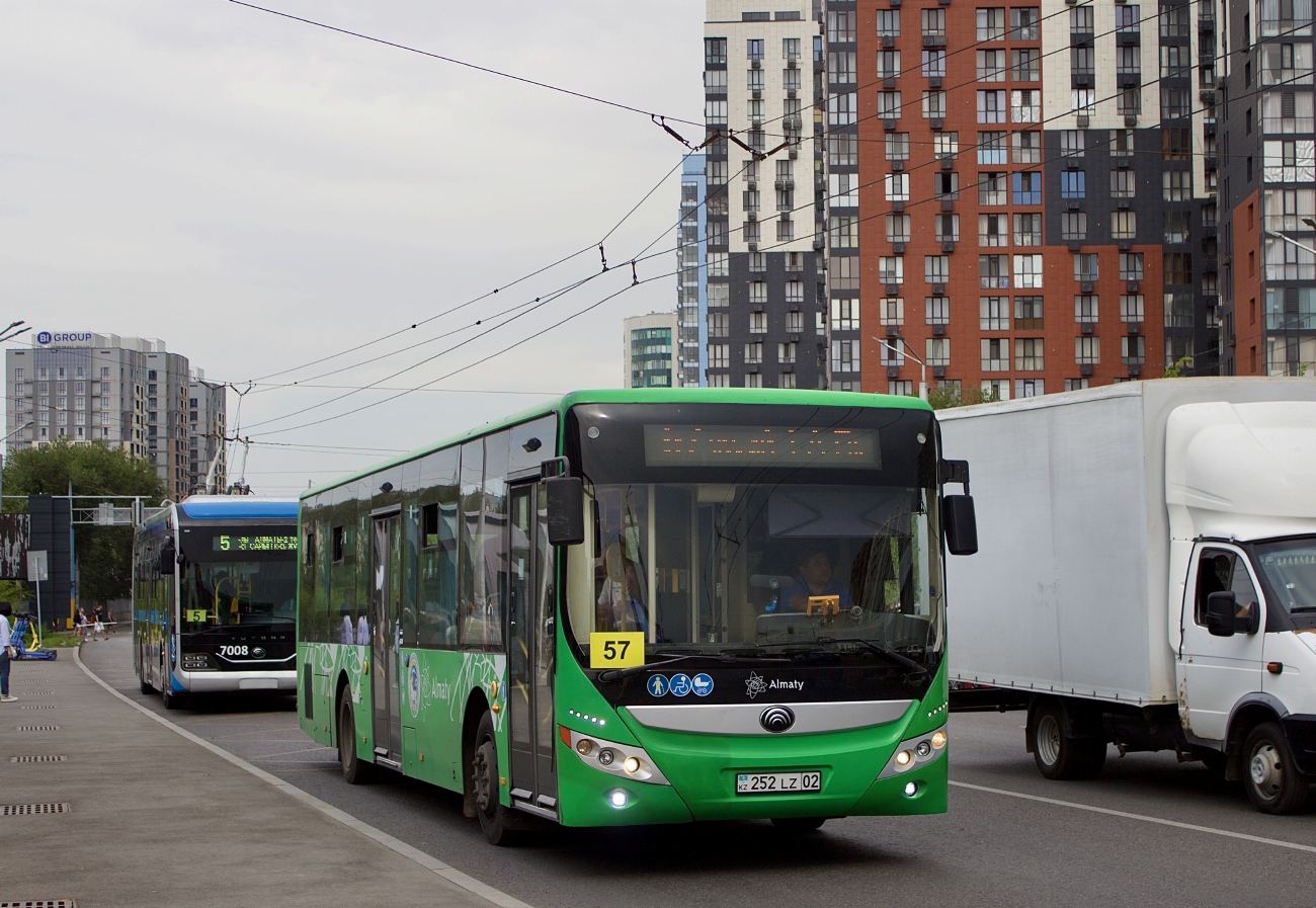 Алматы, Yutong ZK6118HGA (СарыаркаАвтоПром) № 252 LZ 02