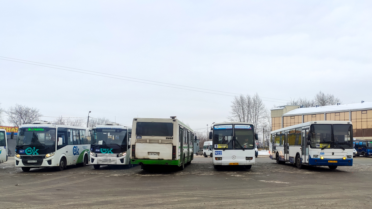 Omsk region, LiAZ-5256.45 č. 461; Omsk region, Mercedes-Benz O345 č. 922; Omsk region, NefAZ-5299-20-15 č. 872; Omsk region — Bus stops
