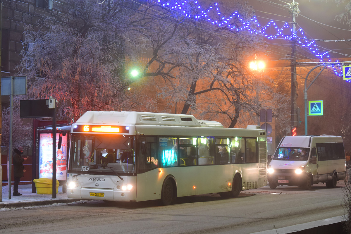 Волгоградская область, ЛиАЗ-5292.67 (CNG) № 4206; Волгоградская область, Нижегородец-2227UU (IVECO Daily) № Н 068 МО 30