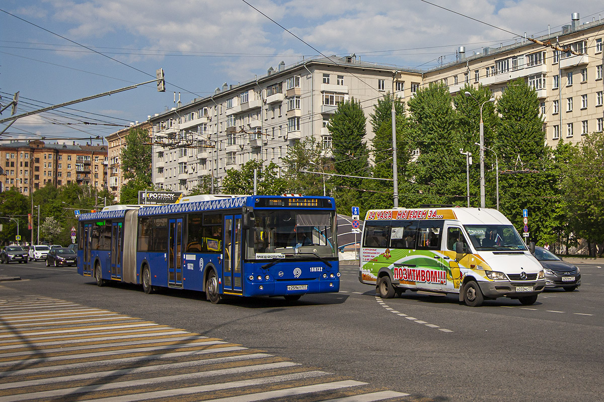 Москва, ЛиАЗ-6213.22 № 160732; Москва, Луидор-223201 (MB Sprinter Classic) № А 032 МС 777