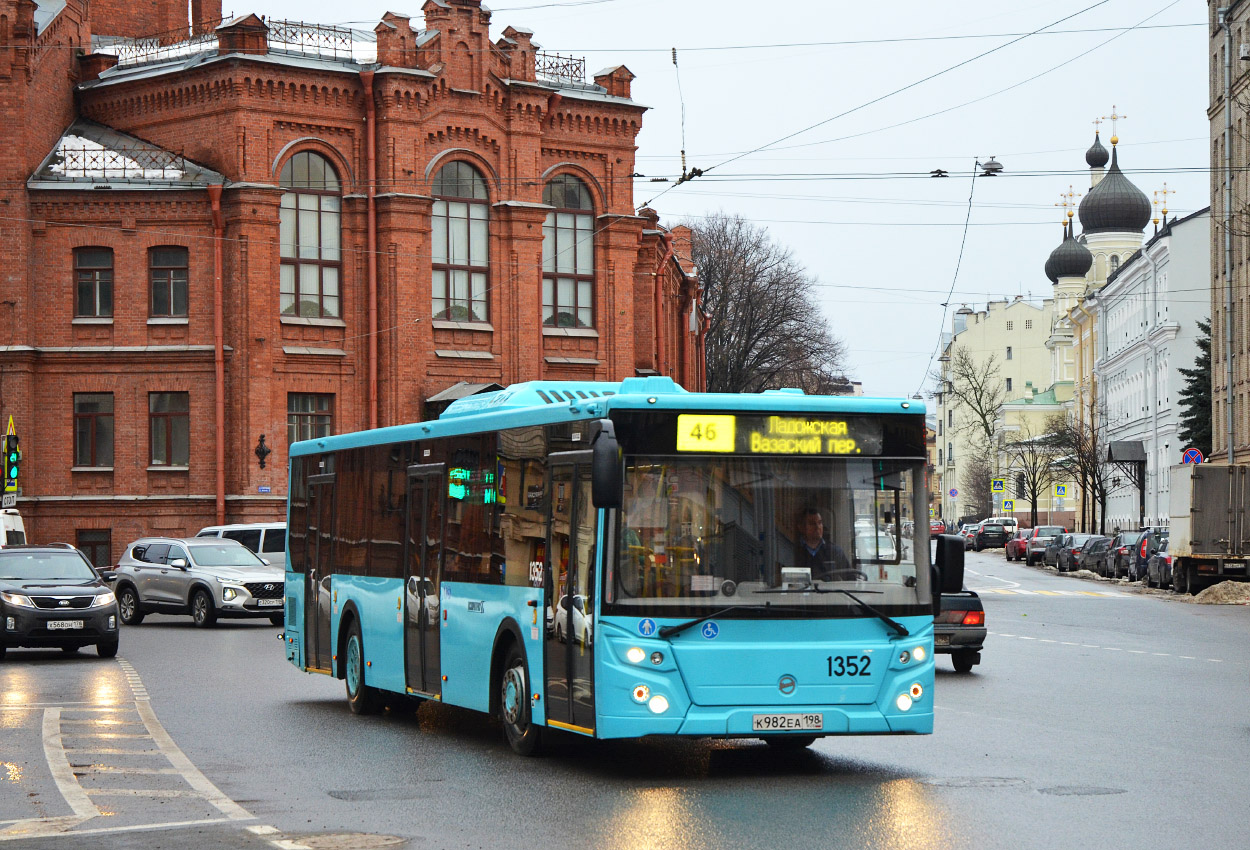 Sankt Petersburg, LiAZ-5292.65 Nr. 1352