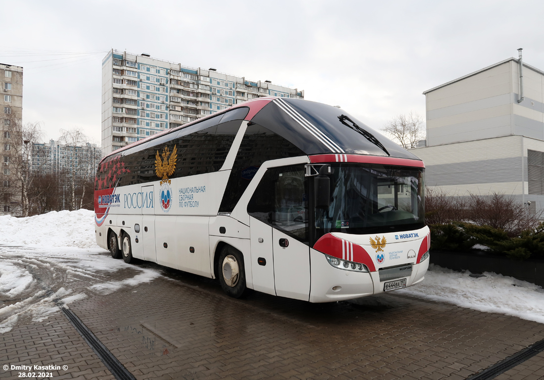 Москва, Neoplan P11 N5217/3SHD Starliner C № В 444 ВА 197