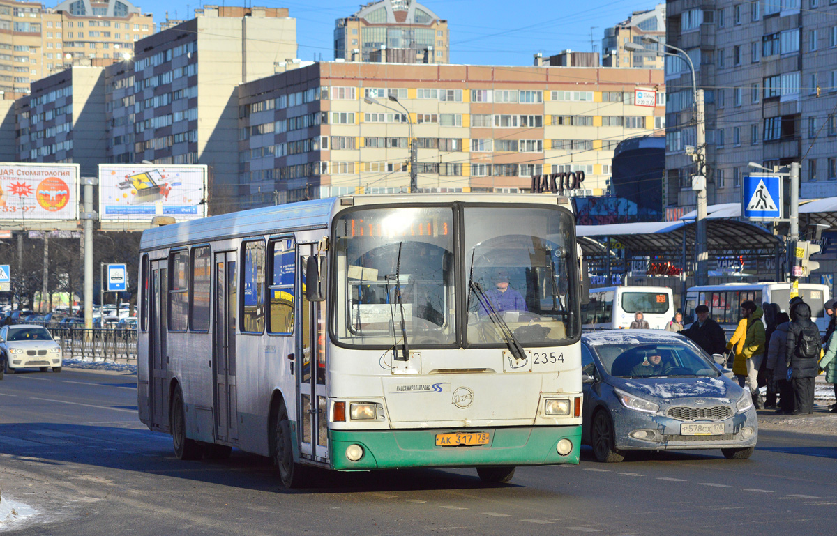 Sankt Petersburg, LiAZ-5256.25 Nr 2354