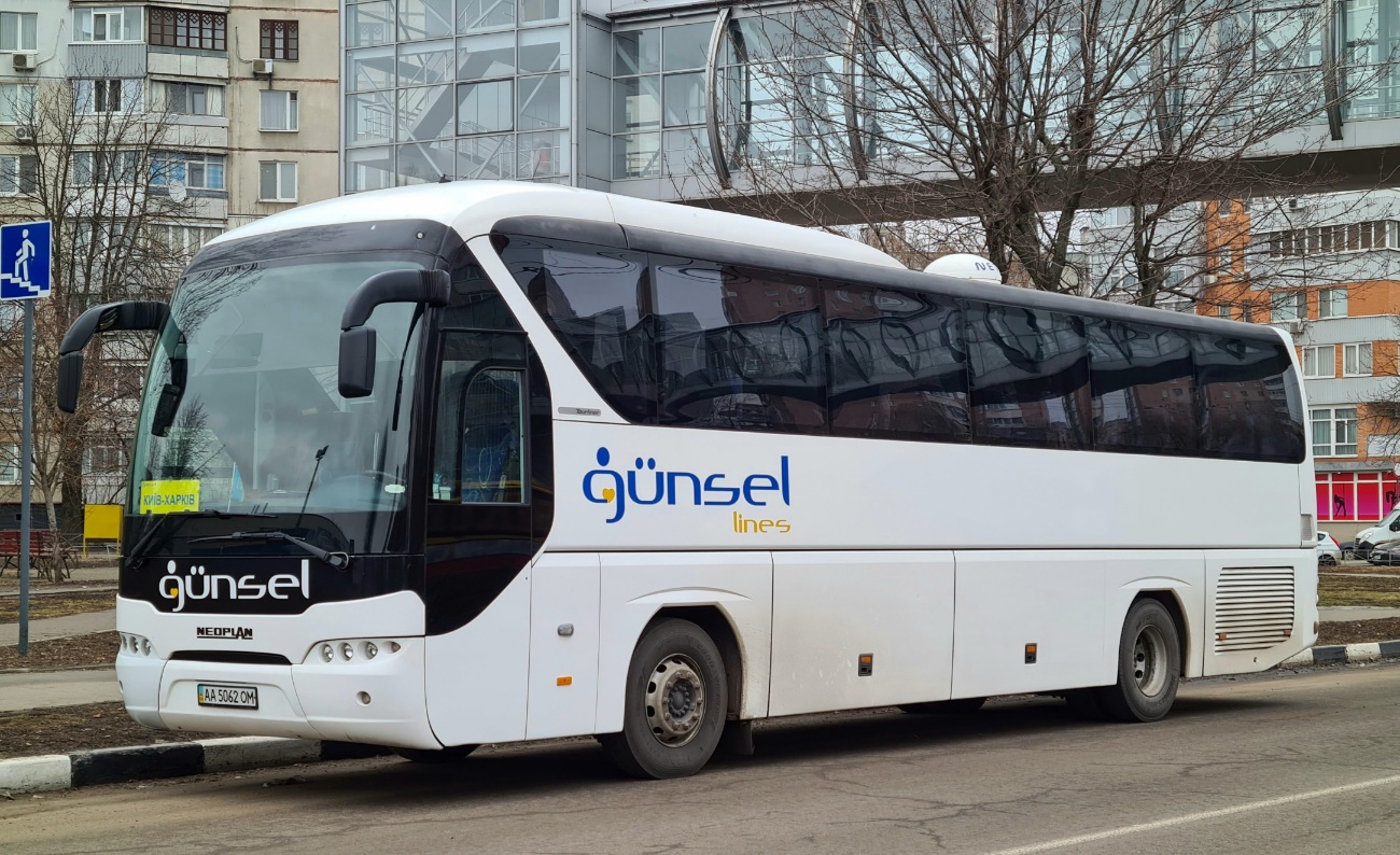 Kijevas, Neoplan P21 N2216SHD Tourliner SHD Nr. AA 5062 OM