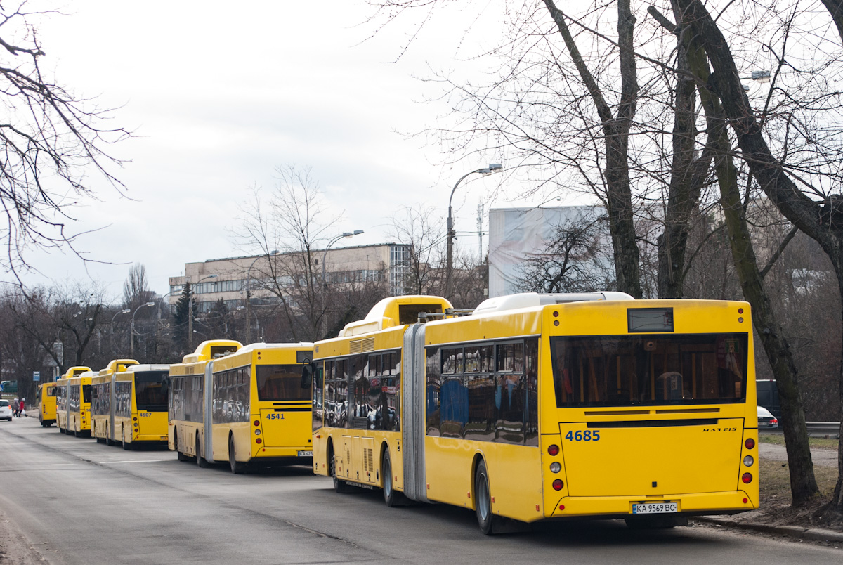 Kijów, MAZ-215.069 Nr 5601; Kijów, MAZ-215.069 Nr 4685