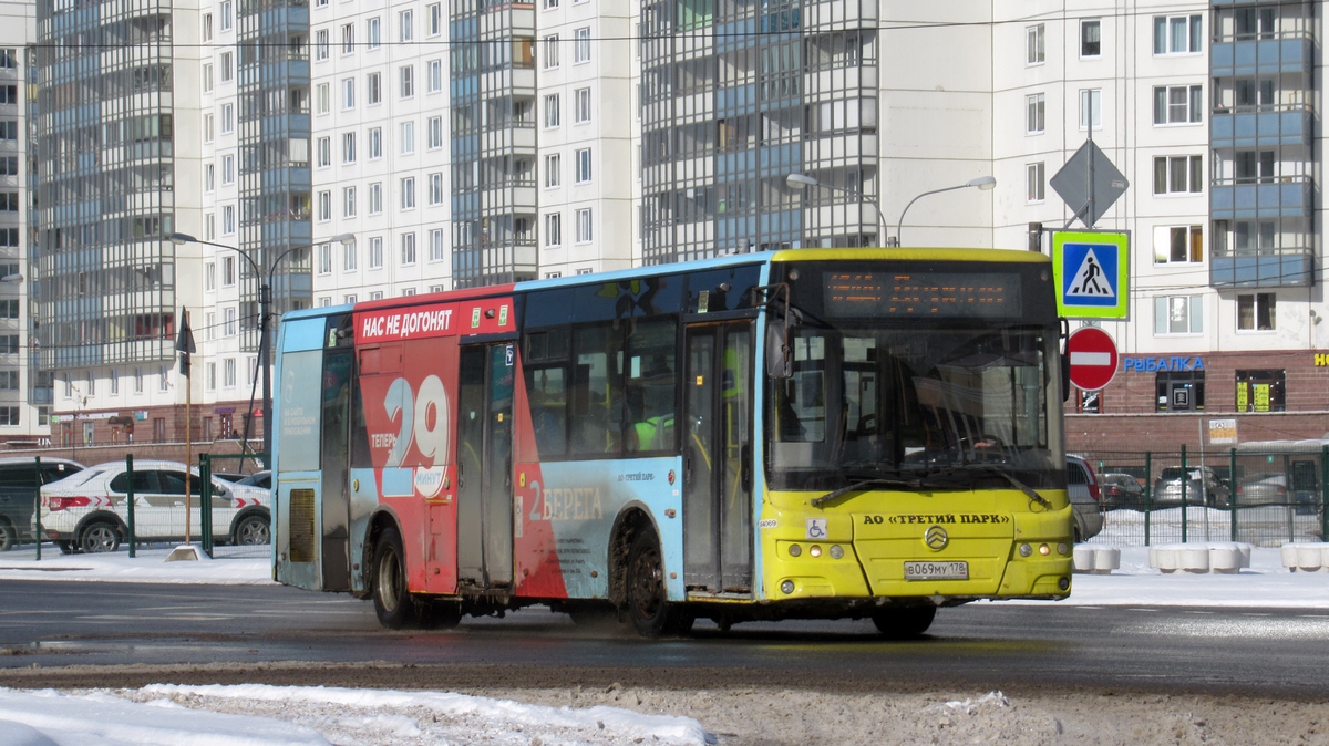 Санкт-Петербург, Golden Dragon XML6125CR № В 069 МУ 178