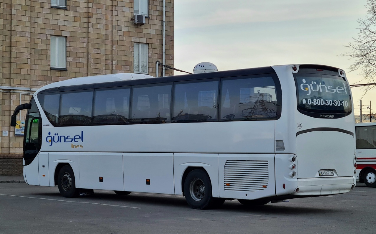 Київ, Neoplan P21 N2216SHD Tourliner SHD № AA 5062 OM