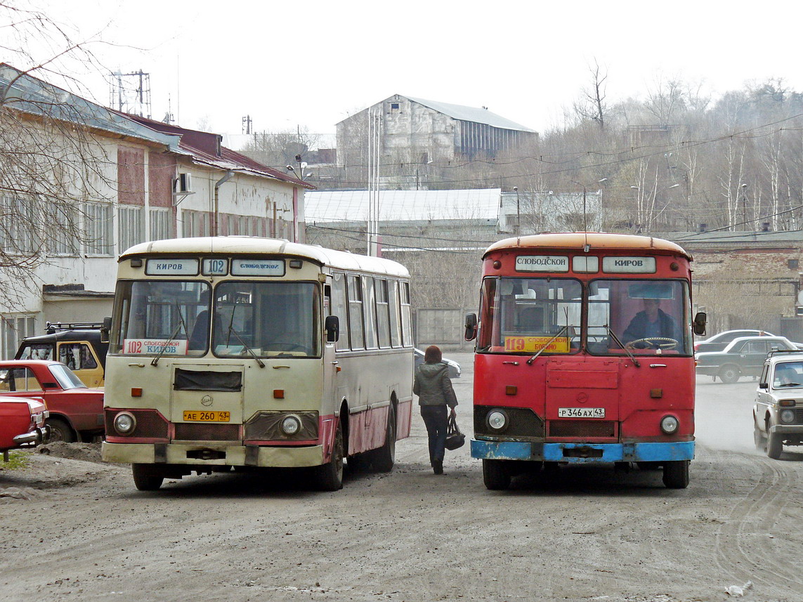 Kirov region, LiAZ-677M (ToAZ) Nr. АЕ 260 43; Kirov region, LiAZ-677MB Nr. Р 346 АХ 43