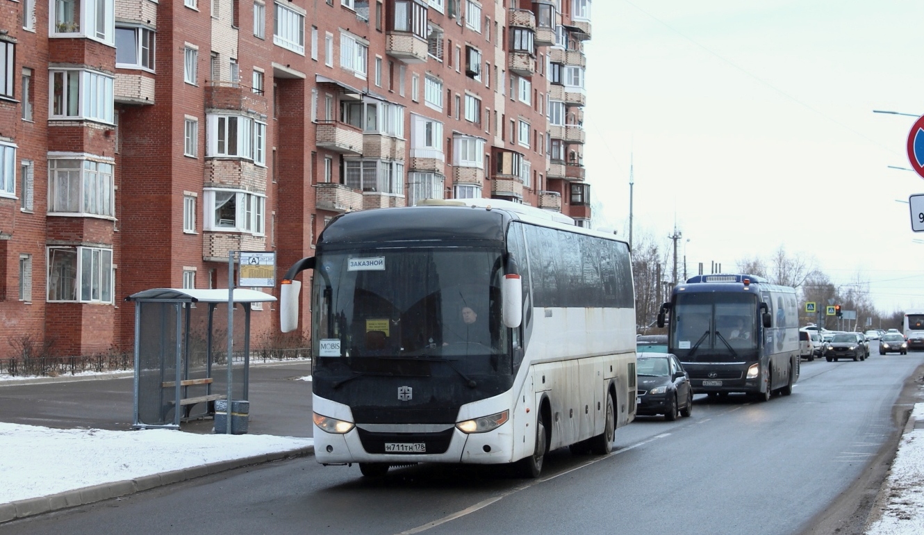 Санкт-Петербург, Zhong Tong LCK6127H ComPass № Н 711 ТН 178