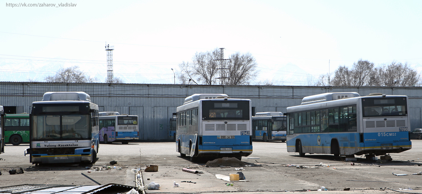 Алматы, Yutong ZK6118HGA № 7042; Алматы, Yutong ZK6118HGA № 7090; Алматы — Автобусные парки