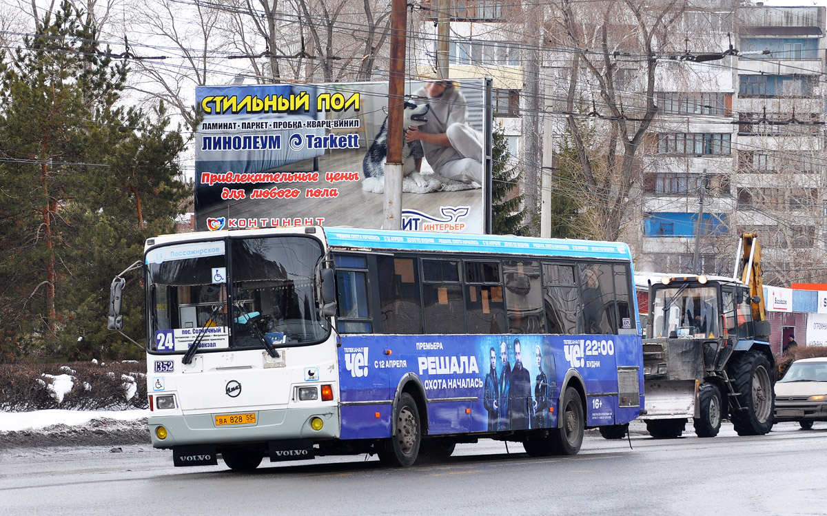 Омская область, ЛиАЗ-5293.00 № 1352