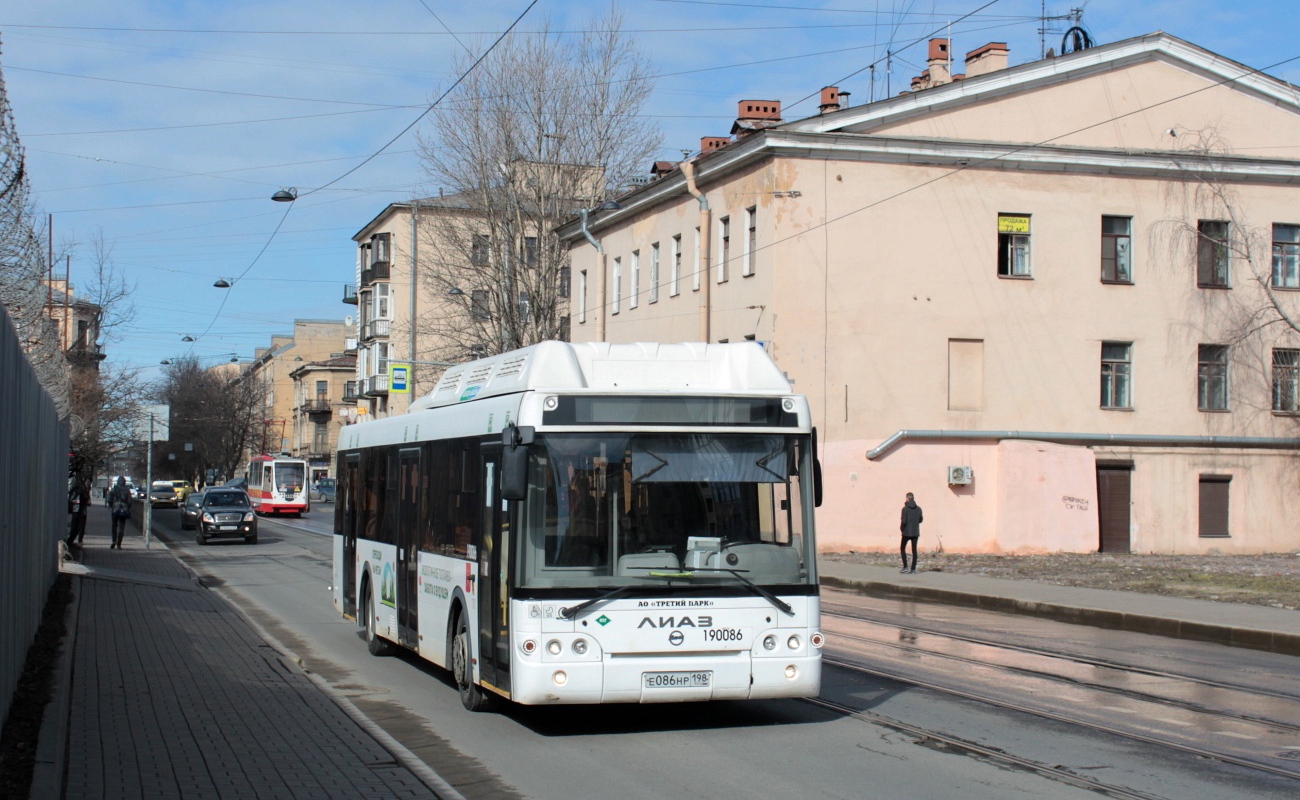 Санкт-Петербург, ЛиАЗ-5292.67 (CNG) № Е 086 НР 198