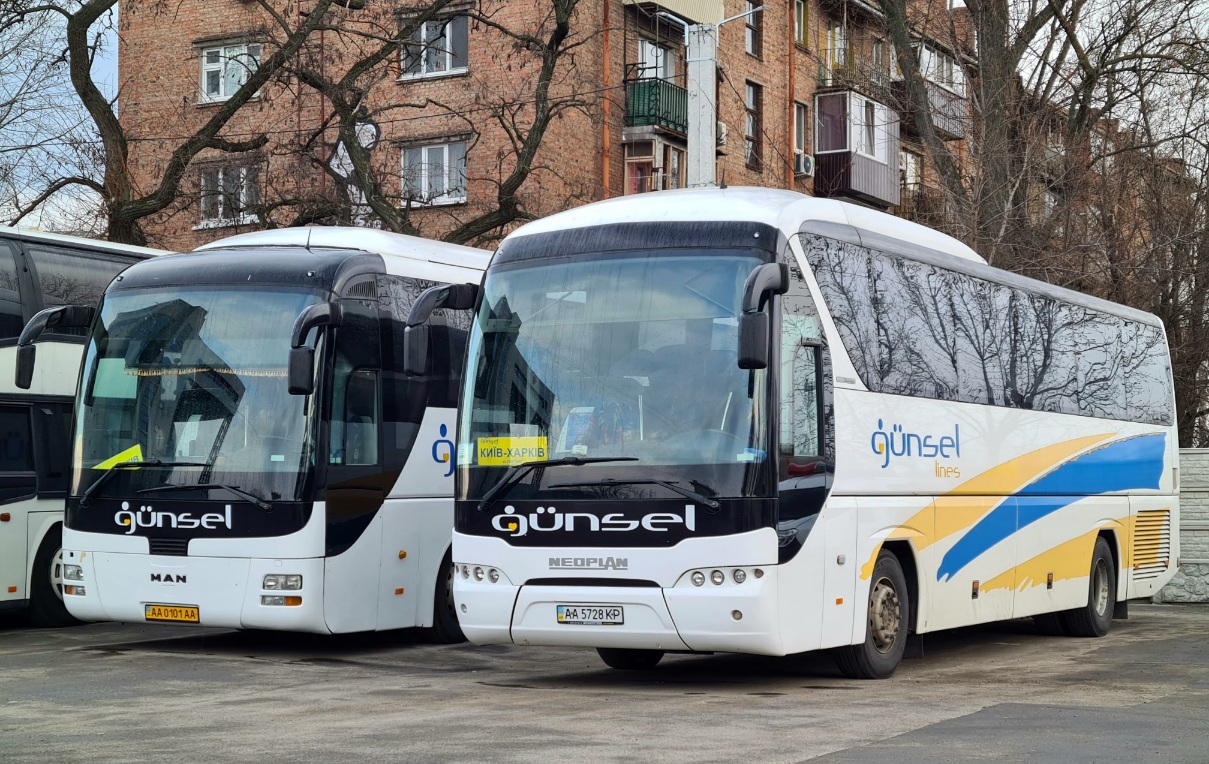 Kijev, Neoplan P21 N2216SHD Tourliner SHD sz.: AA 5728 KP