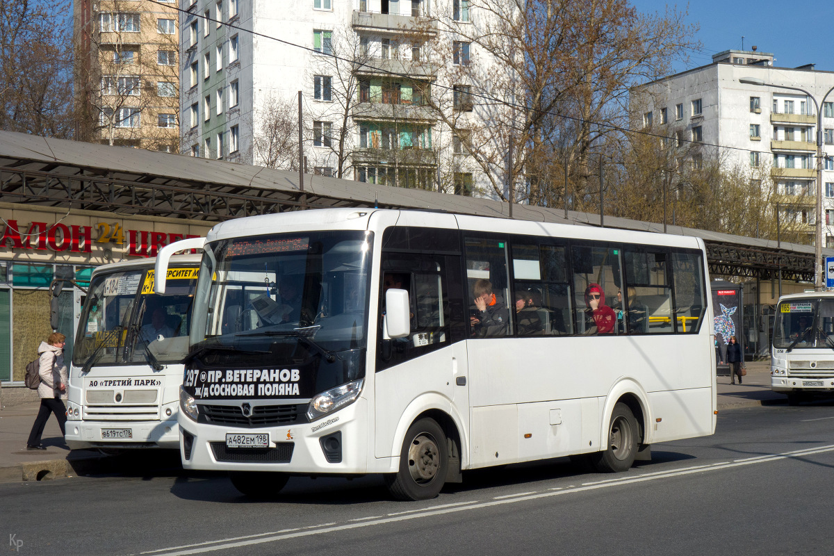 Szentpétervár, PAZ-320435-04 "Vector Next" sz.: 801