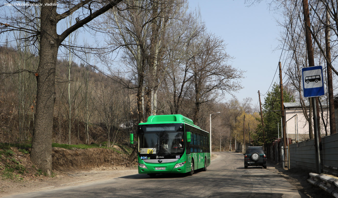 Алматы, Yutong ZK6118HGA № 8052