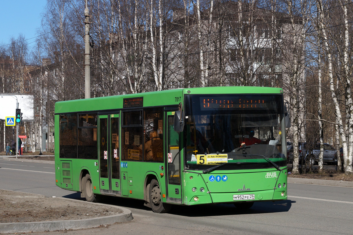 Архангельская область, МАЗ-206.086 № 7017