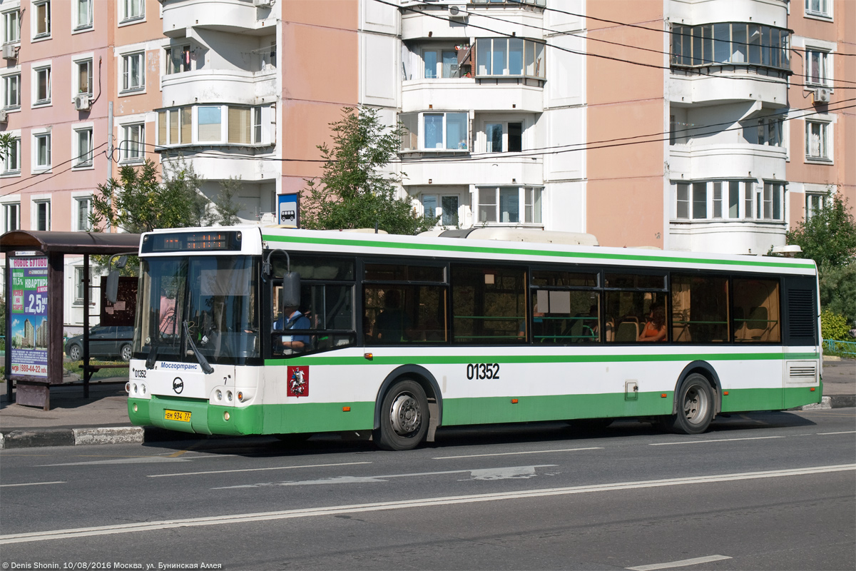 Москва, ЛиАЗ-5292.21 № 01352