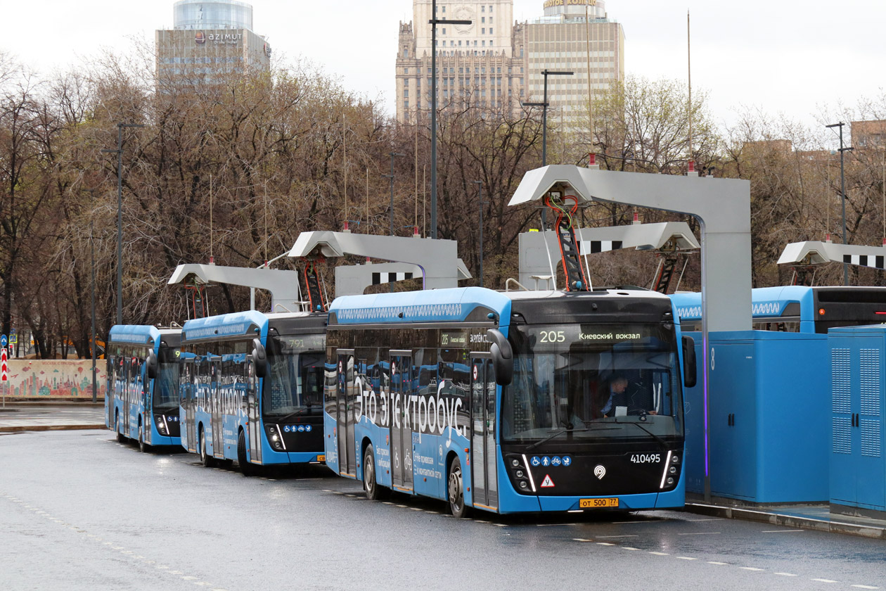 Moskau, KAMAZ-6282 Nr. 410495