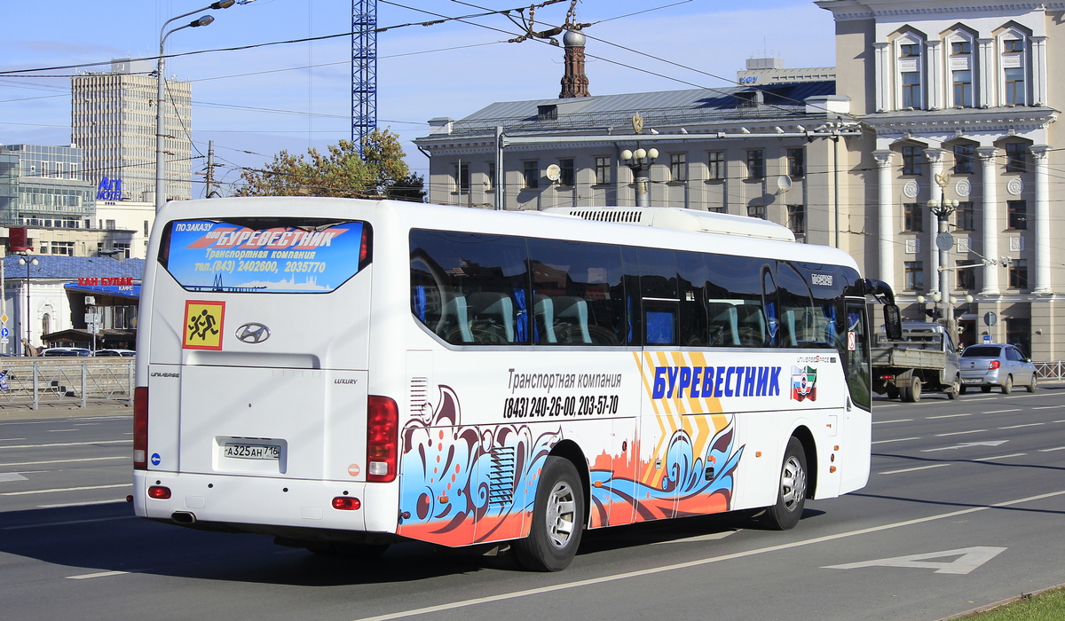 Татарстан, Hyundai Universe Space Luxury № А 325 АН 716