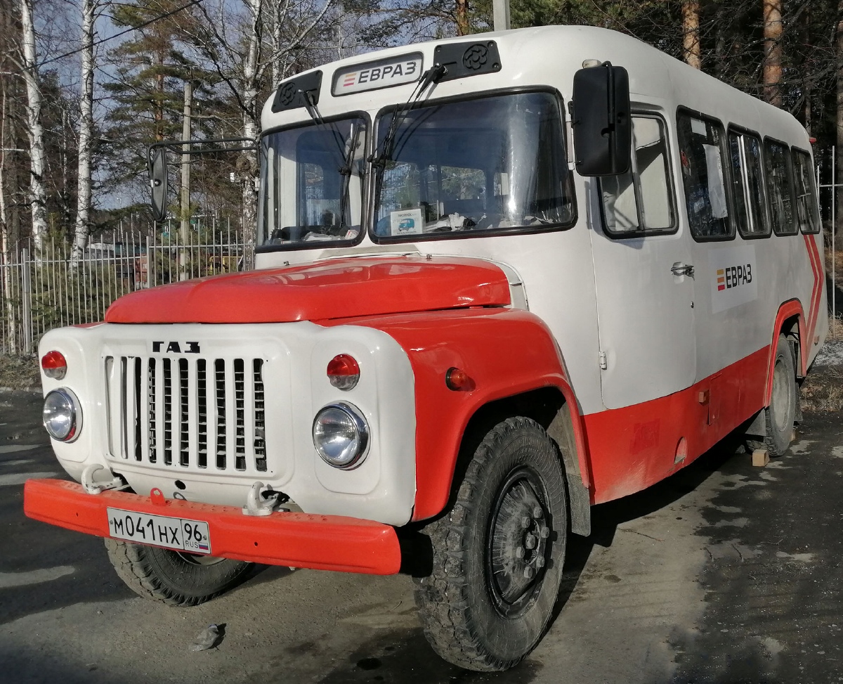 Свердловская область, КАвЗ-3270 № М 041 НХ 96