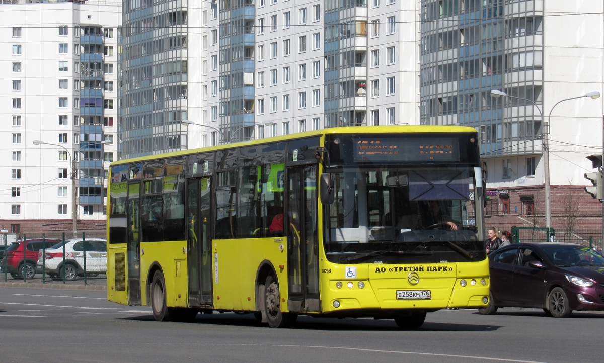 Санкт-Петербург, Golden Dragon XML6125CR № В 258 КМ 178