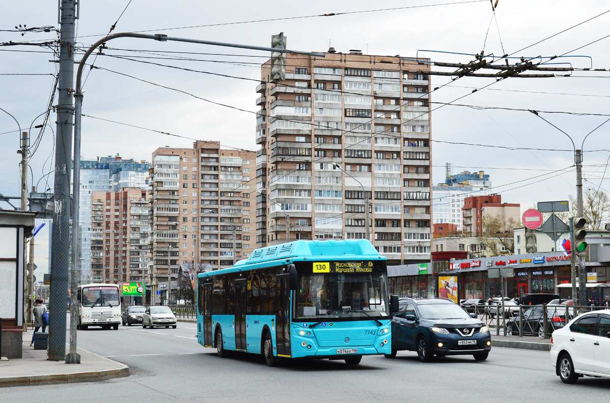 Санкт-Петербург, ЛиАЗ-5292.67 (CNG) № 7742