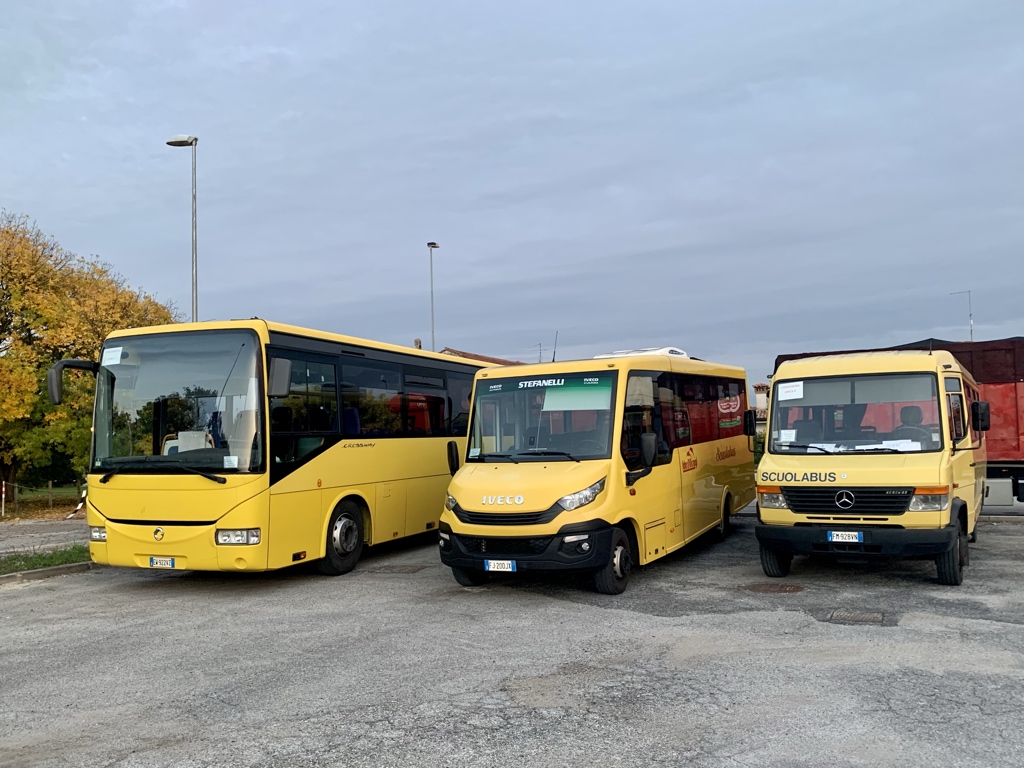 Itálie, Indcar Mobi č. FJ 200JX; Itálie, (unknown) č. FM 928VN