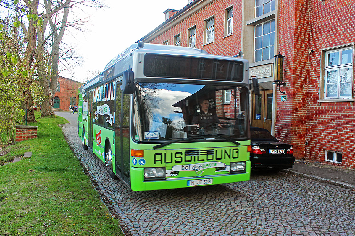 Niedersachsen, Mercedes-Benz O405N2 CNG Nr. H-JT 318; Niedersachsen — Bustreffen Wehmingen Hannoversches Straßenbahnmuseum 17.04.2016