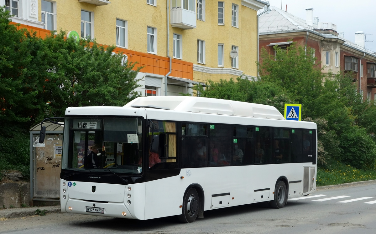 Sverdlovsk region, NefAZ-5299-11-56 # Н 123 АН 196