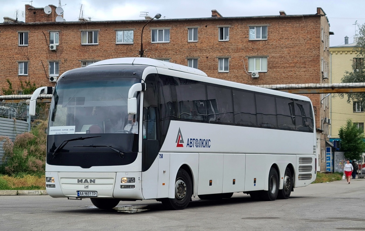 Киев, MAN R08 Lion's Coach L RHC444 L № 758