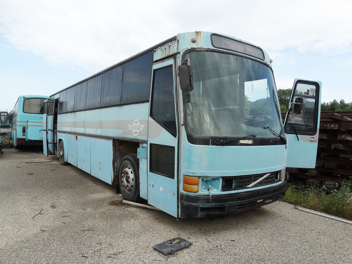 Grieķija — Scrapped and abandoned buses