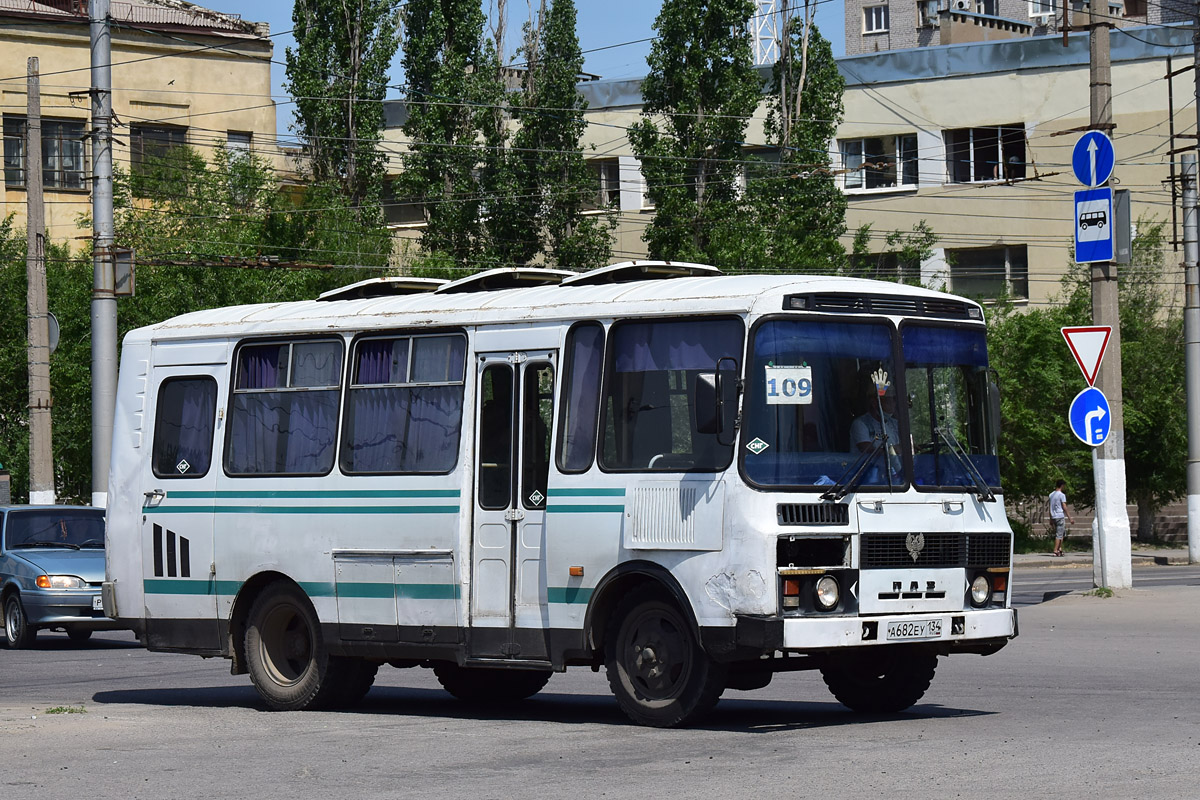 Волгоградская область, ПАЗ-3205-110 № А 682 ЕУ 134