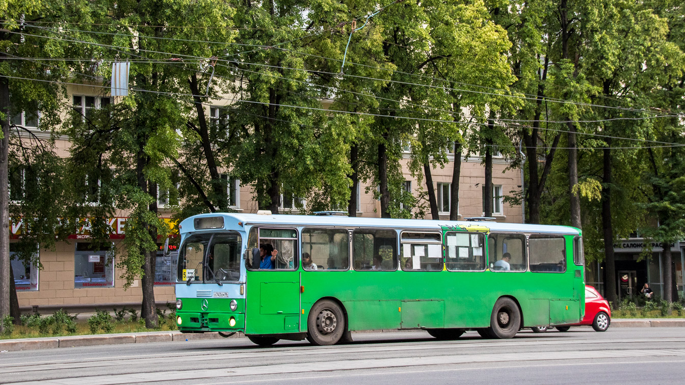 Свердловская область, Mercedes-Benz O305 № Х 743 ЕМ 96