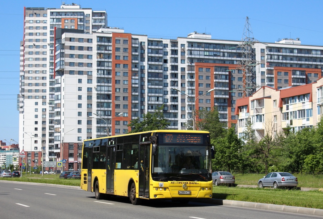 Санкт-Петербург, Golden Dragon XML6125CR № В 288 КМ 178