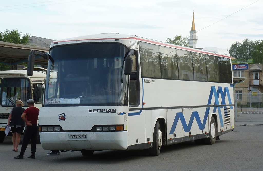 Свердловская область, Neoplan N316SHD Transliner № А 992 УС 196