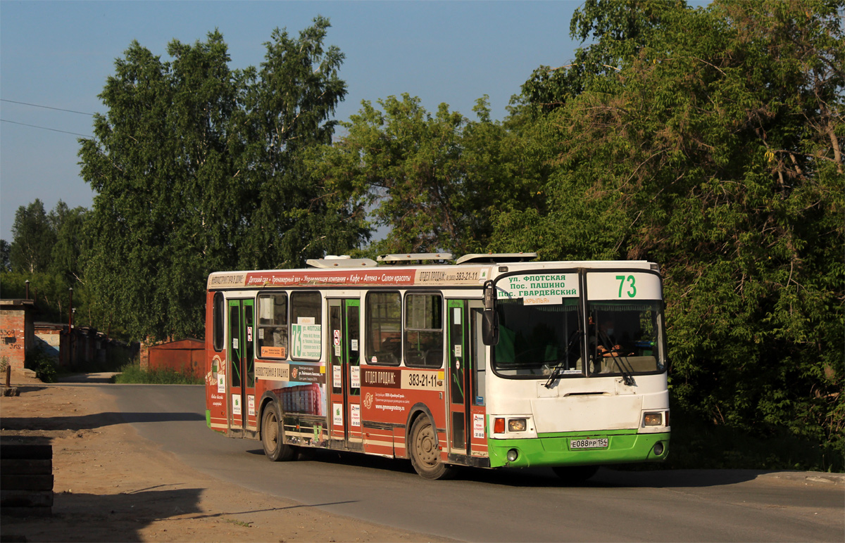 Новосибирская область, ЛиАЗ-5256.35 № Е 088 РР 154